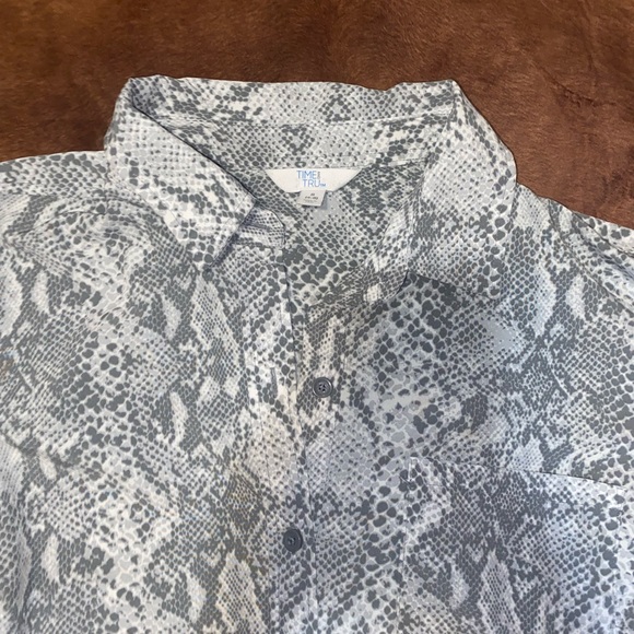 Snakeskin button up blouse - Picture 2 of 3
